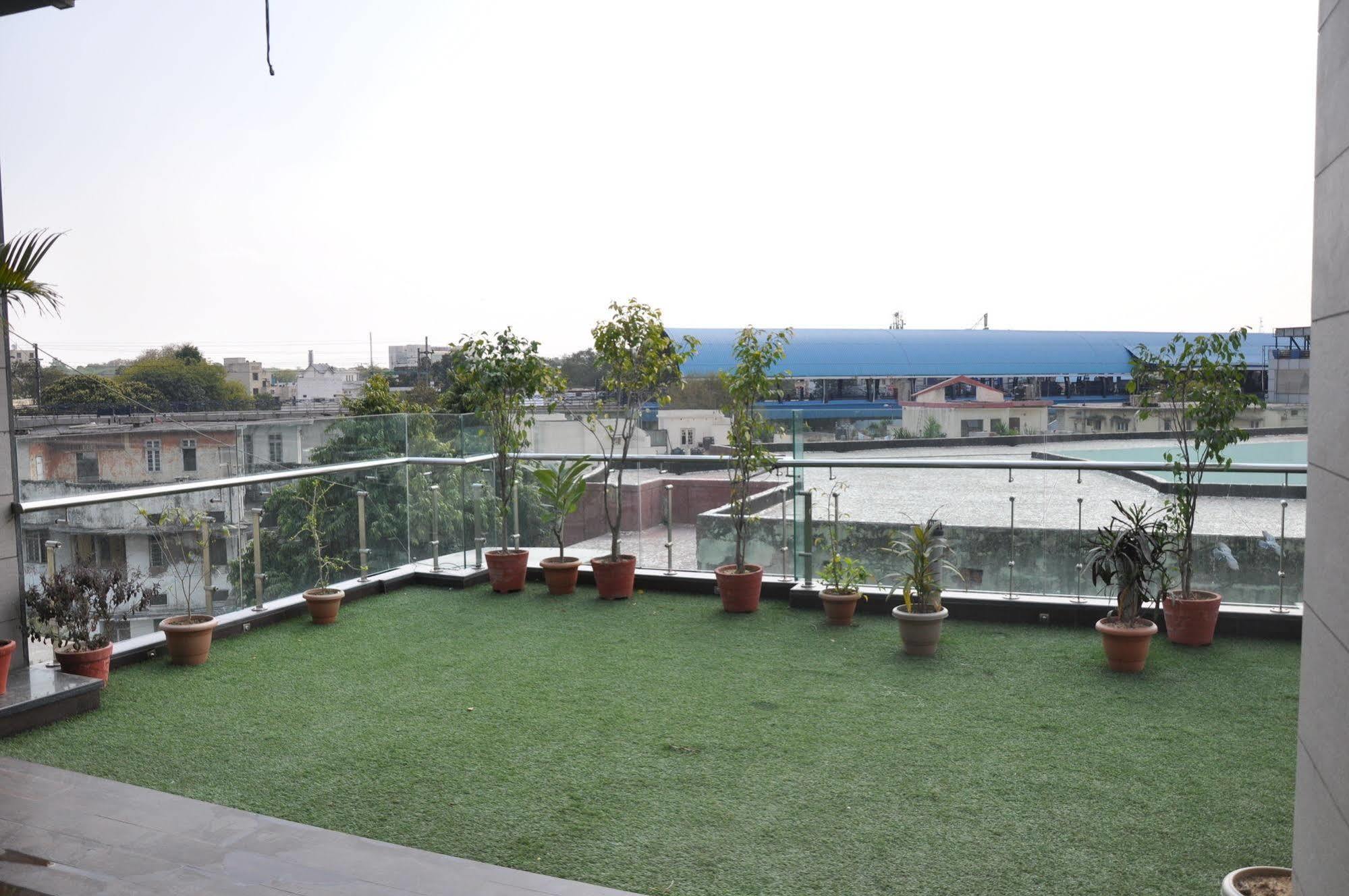 Hotel Metro View Delhi  Dış mekan fotoğraf