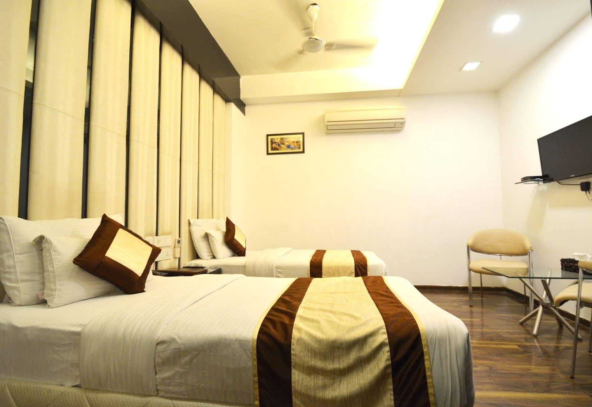 Hotel Metro View Delhi  Dış mekan fotoğraf
