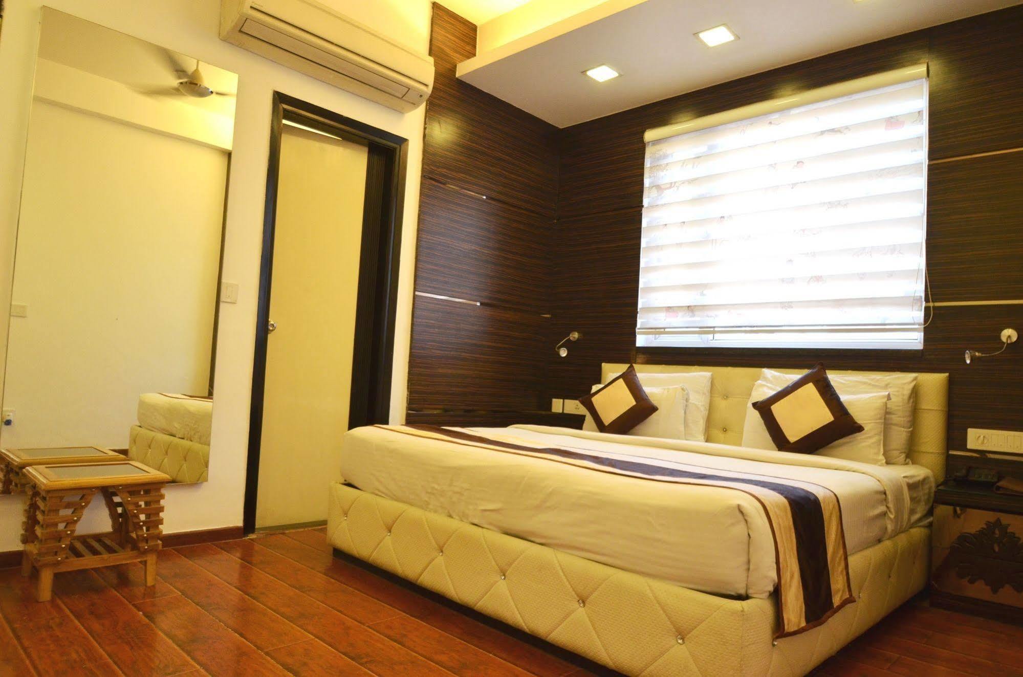 Hotel Metro View Delhi  Dış mekan fotoğraf