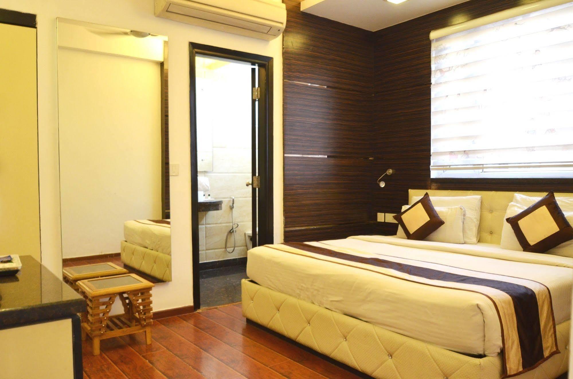 Hotel Metro View Delhi  Dış mekan fotoğraf