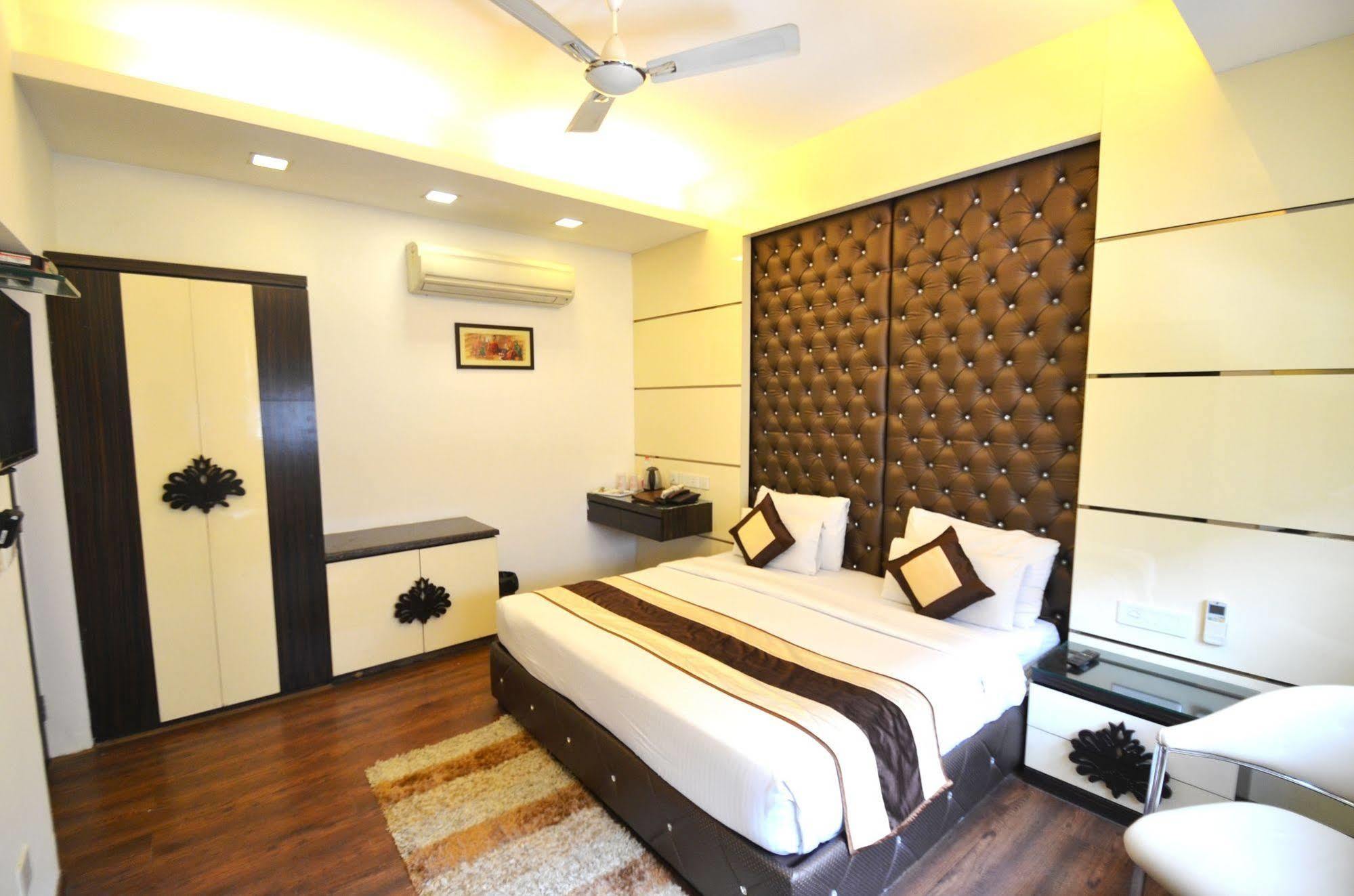 Hotel Metro View Delhi  Dış mekan fotoğraf